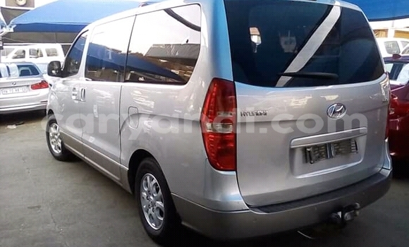 Acheter Occasion Voiture Hyundai H1 Blanc à Livingstone, Zambie Acheter Occasion Voiture Hyundai H1 Blanc à Livingstone, Zambie