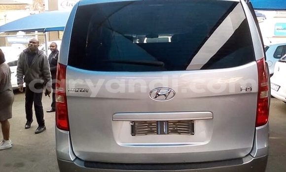 Acheter Occasion Voiture Hyundai H1 Blanc à Livingstone, Zambie Acheter Occasion Voiture Hyundai H1 Blanc à Livingstone, Zambie