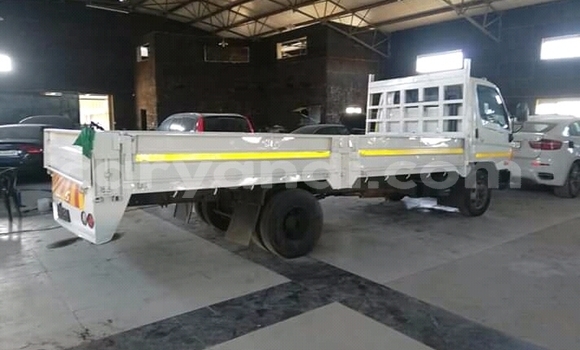 Acheter Occasion Utilitaire Hyundai Chorus Blanc à Chingola, Zambie Acheter Occasion Utilitaire Hyundai Chorus Blanc à Chingola, Zambie