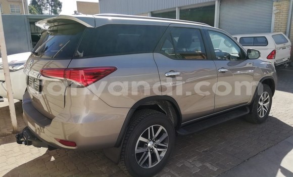 Nunua Ilio tumika Toyota Fortuner Fedha Gari ndani ya Lusaka nchini Zambia Nunua Ilio tumika Toyota Fortuner Fedha Gari ndani ya Lusaka nchini Zambia