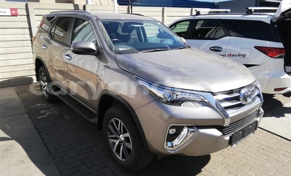 Nunua Ilio tumika Toyota Fortuner Fedha Gari ndani ya Lusaka nchini Zambia Nunua Ilio tumika Toyota Fortuner Fedha Gari ndani ya Lusaka nchini Zambia