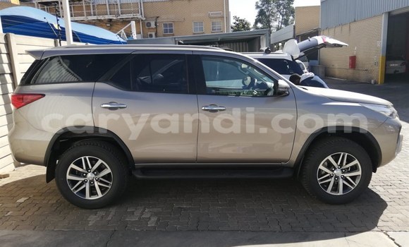 Nunua Ilio tumika Toyota Fortuner Fedha Gari ndani ya Lusaka nchini Zambia Nunua Ilio tumika Toyota Fortuner Fedha Gari ndani ya Lusaka nchini Zambia