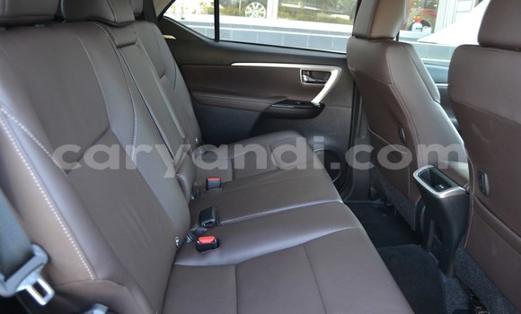 Nunua Ilio tumika Toyota Fortuner Fedha Gari ndani ya Lusaka nchini Zambia Nunua Ilio tumika Toyota Fortuner Fedha Gari ndani ya Lusaka nchini Zambia