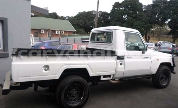 Acheter Occasion Voiture Toyota Land Cruiser Blanc à Livingstone, Zambie Acheter Occasion Voiture Toyota Land Cruiser Blanc à Livingstone, Zambie