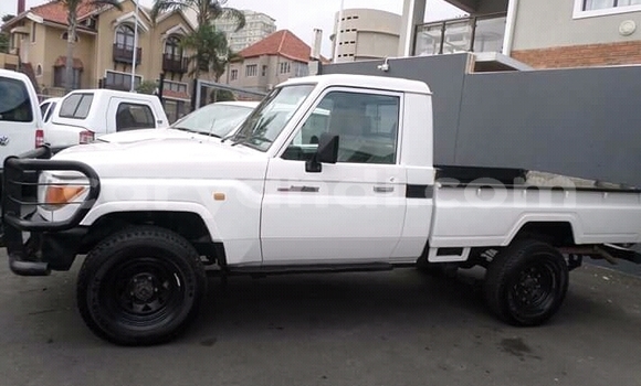 Acheter Occasion Voiture Toyota Land Cruiser Blanc à Livingstone, Zambie Acheter Occasion Voiture Toyota Land Cruiser Blanc à Livingstone, Zambie