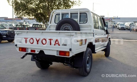 Tenga Imported Toyota Land Cruiser Chena Mota in Import - Dubai in Zambia Tenga Imported Toyota Land Cruiser Chena Mota in Import - Dubai in Zambia