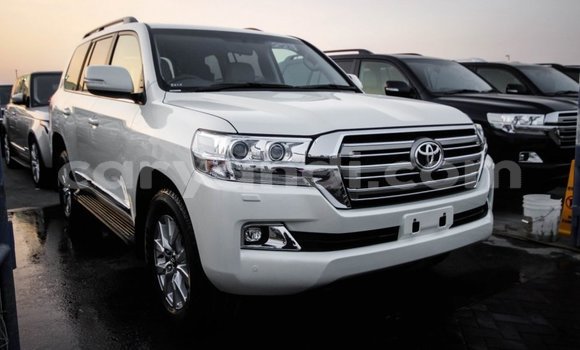 Nunua Imported Toyota Land Cruiser Nyeupe Gari ndani ya Import - Dubai nchini Zambia Nunua Imported Toyota Land Cruiser Nyeupe Gari ndani ya Import - Dubai nchini Zambia