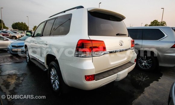 Nunua Imported Toyota Land Cruiser Nyeupe Gari ndani ya Import - Dubai nchini Zambia Nunua Imported Toyota Land Cruiser Nyeupe Gari ndani ya Import - Dubai nchini Zambia