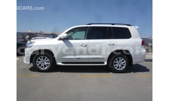 Nunua Imported Toyota Land Cruiser Nyeupe Gari ndani ya Import - Dubai nchini Zambia Nunua Imported Toyota Land Cruiser Nyeupe Gari ndani ya Import - Dubai nchini Zambia
