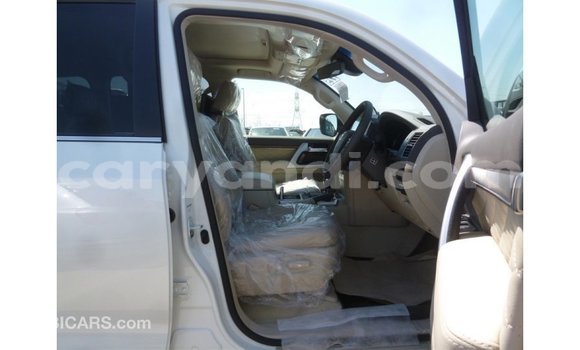 Nunua Imported Toyota Land Cruiser Nyeupe Gari ndani ya Import - Dubai nchini Zambia Nunua Imported Toyota Land Cruiser Nyeupe Gari ndani ya Import - Dubai nchini Zambia