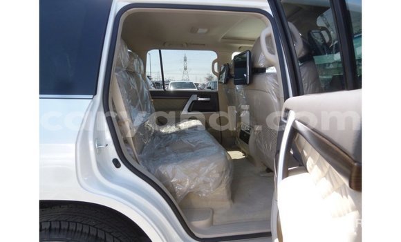 Nunua Imported Toyota Land Cruiser Nyeupe Gari ndani ya Import - Dubai nchini Zambia Nunua Imported Toyota Land Cruiser Nyeupe Gari ndani ya Import - Dubai nchini Zambia