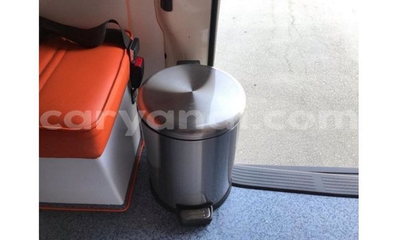 Nunua Imported Toyota Hiace Nyeupe Gari ndani ya Import - Dubai nchini Zambia Nunua Imported Toyota Hiace Nyeupe Gari ndani ya Import - Dubai nchini Zambia