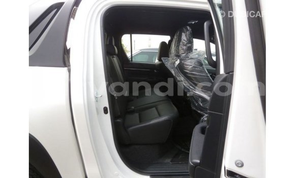 Acheter Import Voiture Toyota Hilux Blanc à Import - Dubai, Zambie Acheter Import Voiture Toyota Hilux Blanc à Import - Dubai, Zambie
