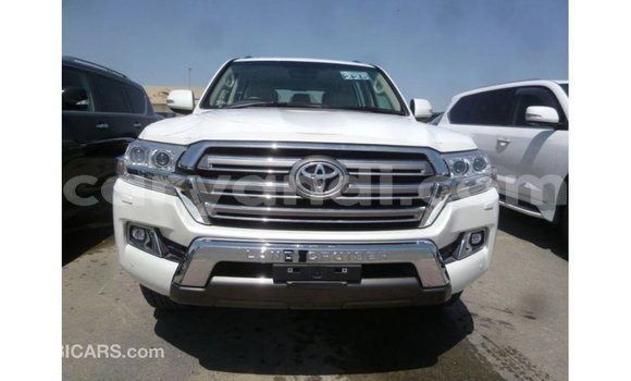 Nunua Imported Toyota Land Cruiser Nyeupe Gari ndani ya Import - Dubai nchini Zambia Nunua Imported Toyota Land Cruiser Nyeupe Gari ndani ya Import - Dubai nchini Zambia