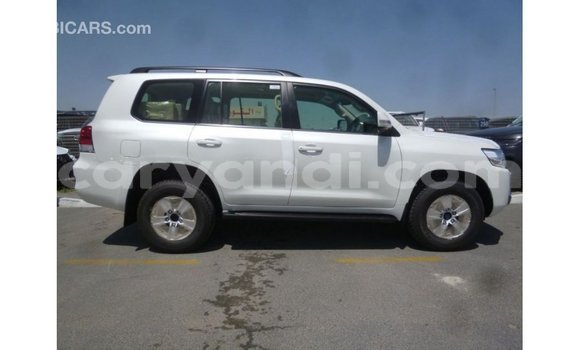 Nunua Imported Toyota Land Cruiser Nyeupe Gari ndani ya Import - Dubai nchini Zambia Nunua Imported Toyota Land Cruiser Nyeupe Gari ndani ya Import - Dubai nchini Zambia