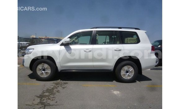 Nunua Imported Toyota Land Cruiser Nyeupe Gari ndani ya Import - Dubai nchini Zambia Nunua Imported Toyota Land Cruiser Nyeupe Gari ndani ya Import - Dubai nchini Zambia