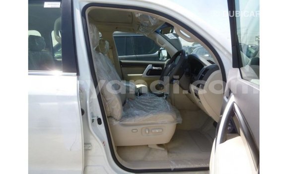 Nunua Imported Toyota Land Cruiser Nyeupe Gari ndani ya Import - Dubai nchini Zambia Nunua Imported Toyota Land Cruiser Nyeupe Gari ndani ya Import - Dubai nchini Zambia