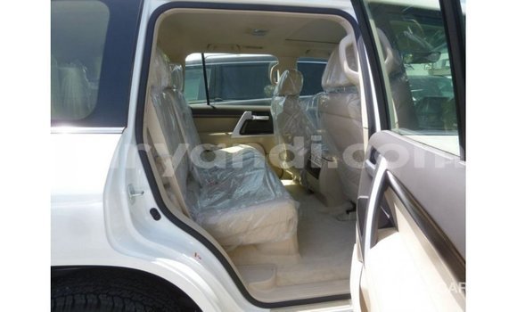 Nunua Imported Toyota Land Cruiser Nyeupe Gari ndani ya Import - Dubai nchini Zambia Nunua Imported Toyota Land Cruiser Nyeupe Gari ndani ya Import - Dubai nchini Zambia