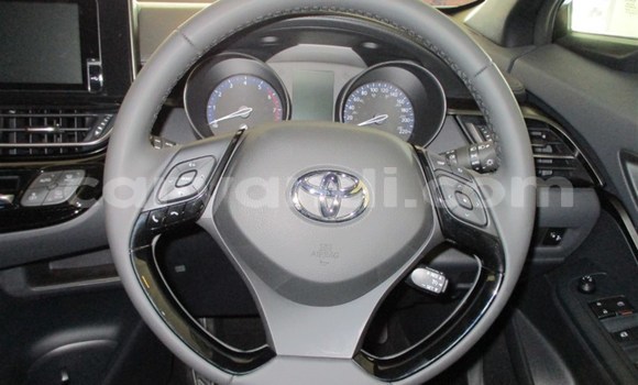 Acheter Occasion Voiture Toyota C-HR Blanc à Chingola, Zambie Acheter Occasion Voiture Toyota C-HR Blanc à Chingola, Zambie