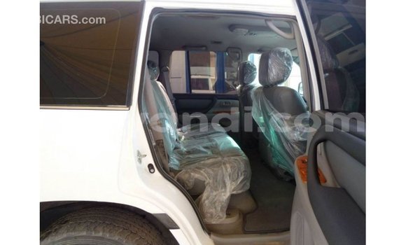 Nunua Imported Toyota Land Cruiser Nyeupe Gari ndani ya Import - Dubai nchini Zambia Nunua Imported Toyota Land Cruiser Nyeupe Gari ndani ya Import - Dubai nchini Zambia