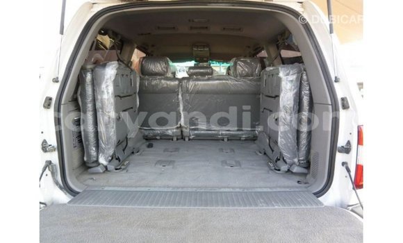 Nunua Imported Toyota Land Cruiser Nyeupe Gari ndani ya Import - Dubai nchini Zambia Nunua Imported Toyota Land Cruiser Nyeupe Gari ndani ya Import - Dubai nchini Zambia