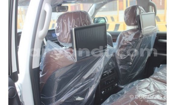 Acheter Import Voiture Toyota Land Cruiser Blanc à Import - Dubai, Zambie Acheter Import Voiture Toyota Land Cruiser Blanc à Import - Dubai, Zambie