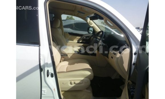 Nunua Imported Lexus LX Nyeupe Gari ndani ya Import - Dubai nchini Zambia Nunua Imported Lexus LX Nyeupe Gari ndani ya Import - Dubai nchini Zambia