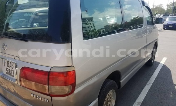 Nunua Ilio tumika Toyota Regius Fedha Gari ndani ya Lusaka nchini Zambia Nunua Ilio tumika Toyota Regius Fedha Gari ndani ya Lusaka nchini Zambia