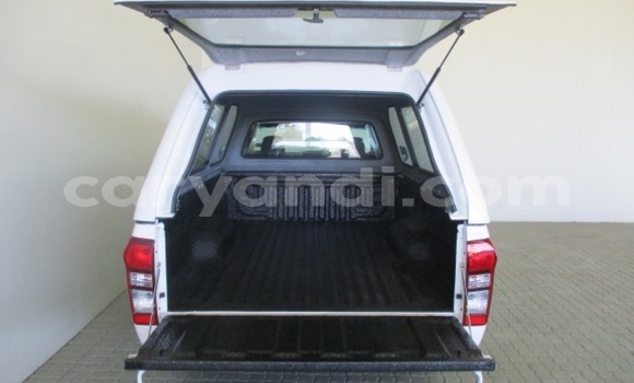 Tenga Tsaru Isuzu KB Chena Mota in Zambezi in North-Western Tenga Tsaru Isuzu KB Chena Mota in Zambezi in North-Western