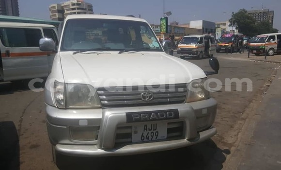 Acheter Occasion Voiture Toyota Land Cruiser Prado Blanc à Lusaka, Zambie Acheter Occasion Voiture Toyota Land Cruiser Prado Blanc à Lusaka, Zambie