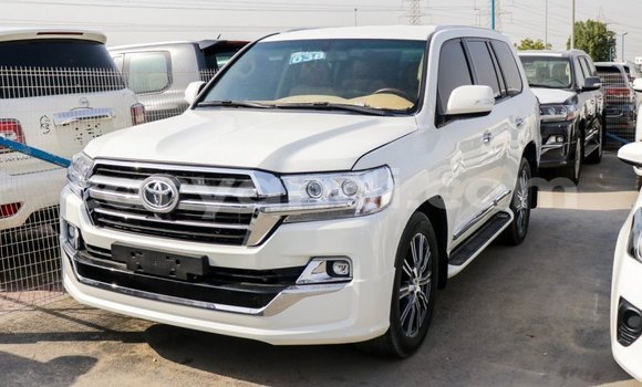 Nunua Imported Toyota Land Cruiser Nyeupe Gari ndani ya Import - Dubai nchini Zambia Nunua Imported Toyota Land Cruiser Nyeupe Gari ndani ya Import - Dubai nchini Zambia