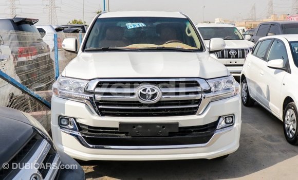 Nunua Imported Toyota Land Cruiser Nyeupe Gari ndani ya Import - Dubai nchini Zambia Nunua Imported Toyota Land Cruiser Nyeupe Gari ndani ya Import - Dubai nchini Zambia