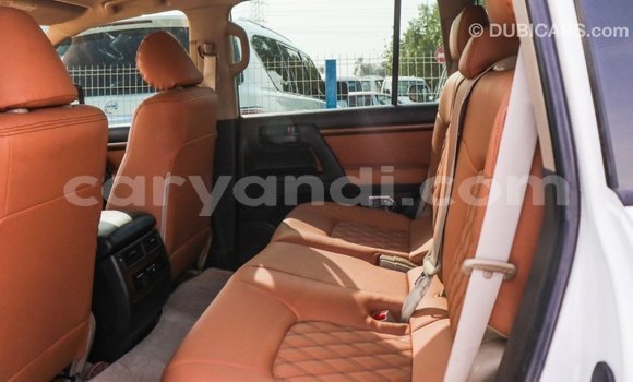 Nunua Imported Toyota Land Cruiser Nyeupe Gari ndani ya Import - Dubai nchini Zambia Nunua Imported Toyota Land Cruiser Nyeupe Gari ndani ya Import - Dubai nchini Zambia