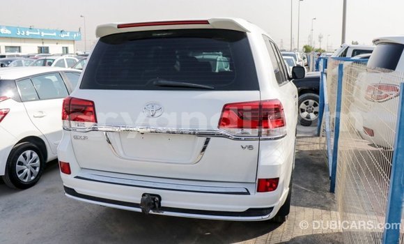 Nunua Imported Toyota Land Cruiser Nyeupe Gari ndani ya Import - Dubai nchini Zambia Nunua Imported Toyota Land Cruiser Nyeupe Gari ndani ya Import - Dubai nchini Zambia