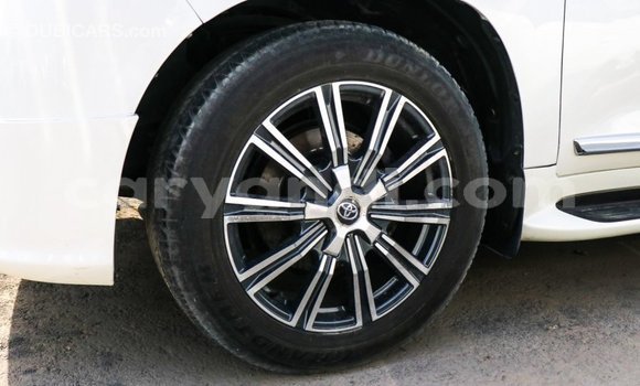 Nunua Imported Toyota Land Cruiser Nyeupe Gari ndani ya Import - Dubai nchini Zambia Nunua Imported Toyota Land Cruiser Nyeupe Gari ndani ya Import - Dubai nchini Zambia