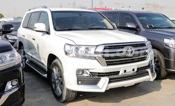 Acheter Import Voiture Toyota Land Cruiser Blanc à Import - Dubai, Zambie Acheter Import Voiture Toyota Land Cruiser Blanc à Import - Dubai, Zambie