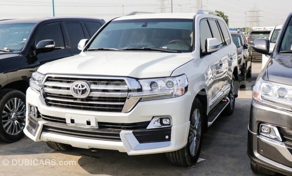Acheter Import Voiture Toyota Land Cruiser Blanc à Import - Dubai, Zambie Acheter Import Voiture Toyota Land Cruiser Blanc à Import - Dubai, Zambie