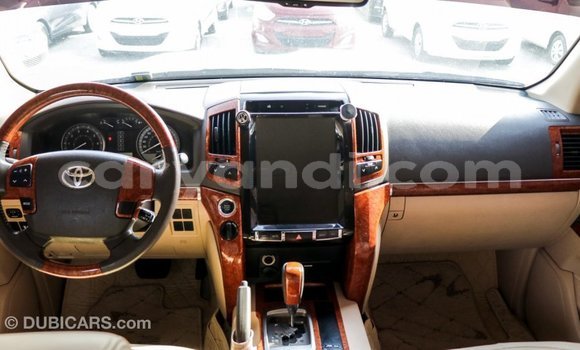 Acheter Import Voiture Toyota Land Cruiser Blanc à Import - Dubai, Zambie Acheter Import Voiture Toyota Land Cruiser Blanc à Import - Dubai, Zambie