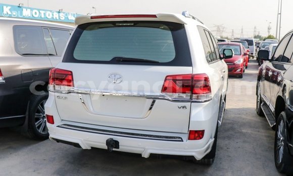 Acheter Import Voiture Toyota Land Cruiser Blanc à Import - Dubai, Zambie Acheter Import Voiture Toyota Land Cruiser Blanc à Import - Dubai, Zambie