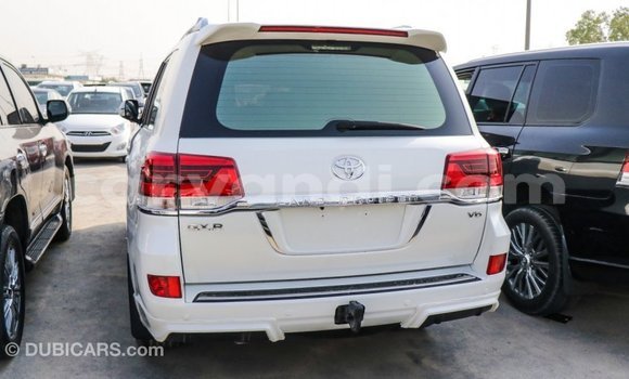 Acheter Import Voiture Toyota Land Cruiser Blanc à Import - Dubai, Zambie Acheter Import Voiture Toyota Land Cruiser Blanc à Import - Dubai, Zambie