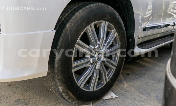 Acheter Import Voiture Toyota Land Cruiser Blanc à Import - Dubai, Zambie Acheter Import Voiture Toyota Land Cruiser Blanc à Import - Dubai, Zambie