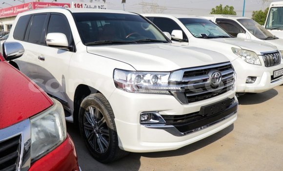 Nunua Imported Toyota Land Cruiser Nyeupe Gari ndani ya Import - Dubai nchini Zambia Nunua Imported Toyota Land Cruiser Nyeupe Gari ndani ya Import - Dubai nchini Zambia
