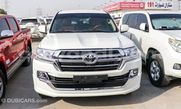 Nunua Imported Toyota Land Cruiser Nyeupe Gari ndani ya Import - Dubai nchini Zambia Nunua Imported Toyota Land Cruiser Nyeupe Gari ndani ya Import - Dubai nchini Zambia