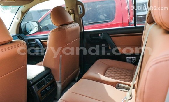 Nunua Imported Toyota Land Cruiser Nyeupe Gari ndani ya Import - Dubai nchini Zambia Nunua Imported Toyota Land Cruiser Nyeupe Gari ndani ya Import - Dubai nchini Zambia