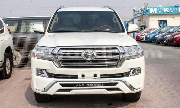 Acheter Import Voiture Toyota Land Cruiser Blanc à Import - Dubai, Zambie Acheter Import Voiture Toyota Land Cruiser Blanc à Import - Dubai, Zambie