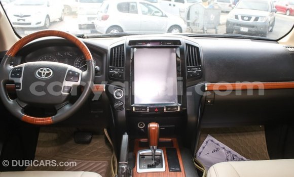 Acheter Import Voiture Toyota Land Cruiser Blanc à Import - Dubai, Zambie Acheter Import Voiture Toyota Land Cruiser Blanc à Import - Dubai, Zambie