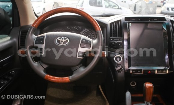 Acheter Import Voiture Toyota Land Cruiser Blanc à Import - Dubai, Zambie Acheter Import Voiture Toyota Land Cruiser Blanc à Import - Dubai, Zambie