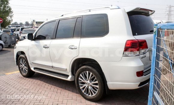 Acheter Import Voiture Toyota Land Cruiser Blanc à Import - Dubai, Zambie Acheter Import Voiture Toyota Land Cruiser Blanc à Import - Dubai, Zambie