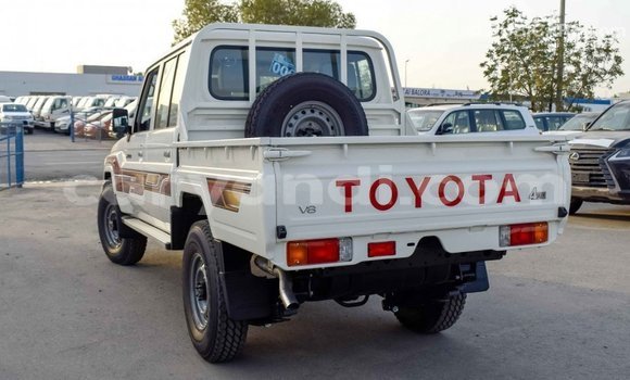 Tenga Imported Toyota Land Cruiser Chena Mota in Import - Dubai in Zambia Tenga Imported Toyota Land Cruiser Chena Mota in Import - Dubai in Zambia