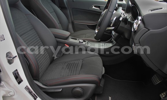 Acheter Occasion Voiture Mercedes‒Benz 200 Blanc à Livingstone, Zambie Acheter Occasion Voiture Mercedes‒Benz 200 Blanc à Livingstone, Zambie